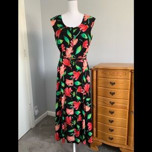 Sleeveless Floral midi length dress